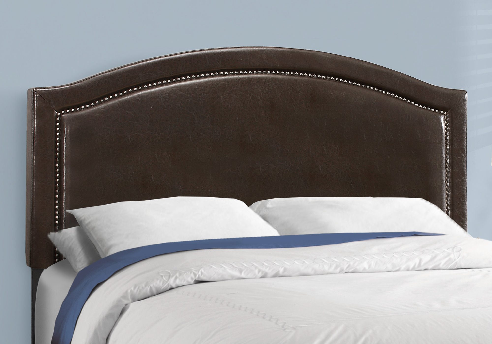 Bed - Queen Size / Classic  Leather-Look With Brass Trim